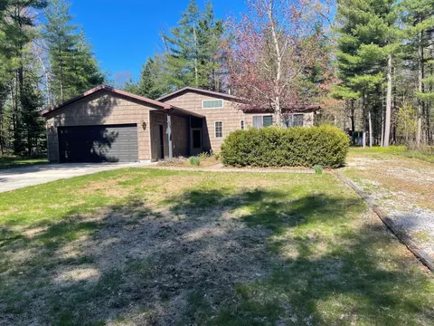 307 Reindeer Dr, Prudenville, MI 48651