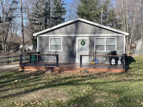 210 Widdis Dr, Prudenville, MI 48651