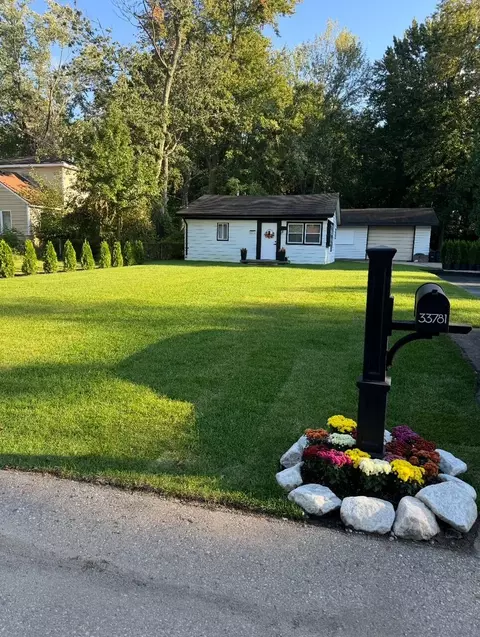 33781 Richland St, Livonia, MI 48152