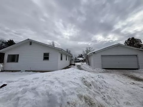 300 Rolla St, Grayling, MI 49738 photo 2