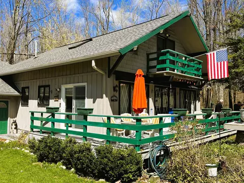 10286 Shawnee Trl, Gaylord, MI 49735