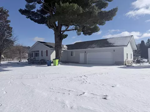 1050 W Burdell Rd, Roscommon, MI 48653