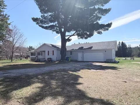 1050 W Burdell Rd, Roscommon, MI 48653