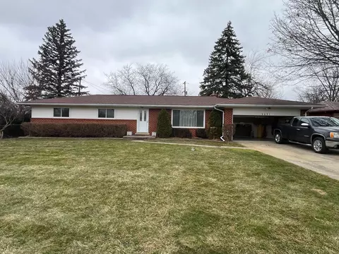 2231 Pauline Cir, Grand Blanc, MI 48480