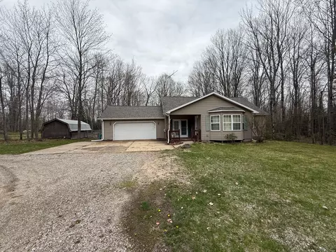 9906 E Houghton Lake Dr, Houghton Lake, MI 48629