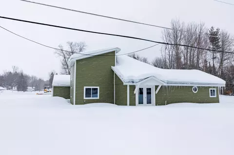 3349 Lakeshore Dr, Sault Sainte Marie, MI 49783