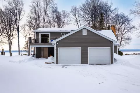 3344 Lakeshore Dr, Sault Sainte Marie, MI 49783
