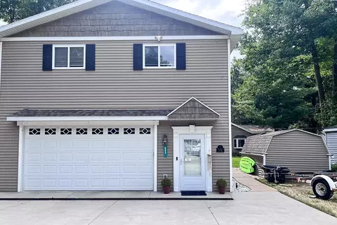 Exterior - 605 Sam-o-set Blvd, Roscommon, MI 48653 photo 5 of 9