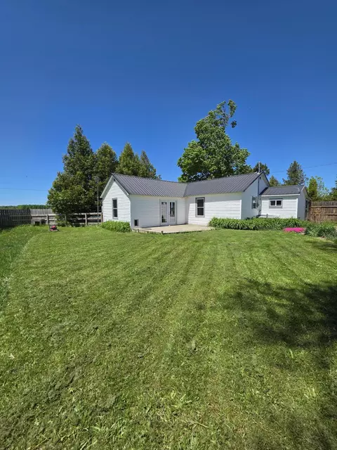 4219 N Ocqueoc Rd, Millersburg, MI 49759