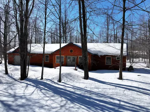 6814 Whispering Pines Dr, Gaylord, MI 49735