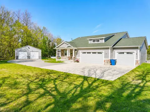 2229 S Loxley Rd, Houghton Lake, MI 48629