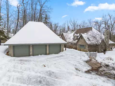 906 Chardonnay Ln, Lewiston, MI 49756