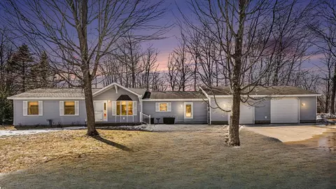 102 Peninsula Dr, Prudenville, MI 48651