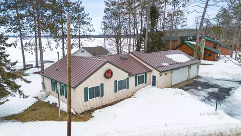 976 Lakeview Ave, Gaylord, MI 49735