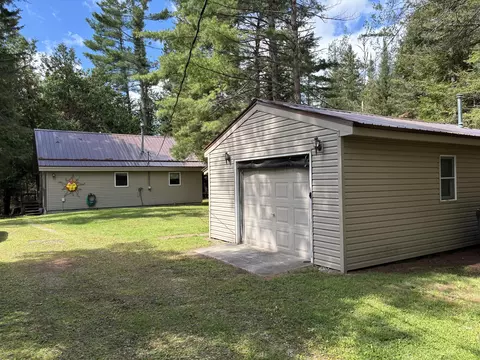 12498 E Shore Dr, Millersburg, MI 49759