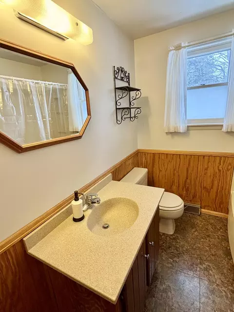Bath - 3946 Spruce Dr, Lewiston, MI 49756 photo 1 of 1