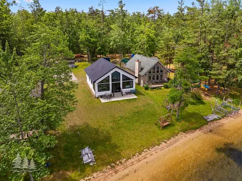4620 Pinewood Dr, Lewiston, MI 49756