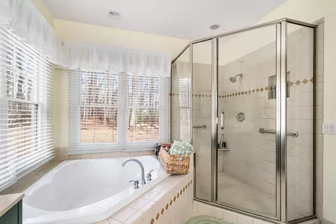 Bath - 6530 Link Blvd, Indian River, MI 49749 photo 2 of 4