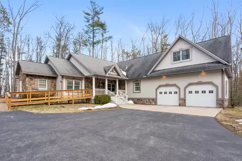 6530 Link Blvd, Indian River, MI 49749