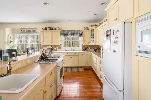Kitchen - 6530 Link Blvd, Indian River, MI 49749 photo 5 of 6