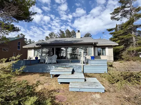 3332 Edgewater Dr, Cheboygan, MI 49721