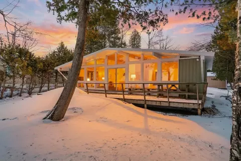 78 Plymouth Beach Dr, Indian River, MI 49749