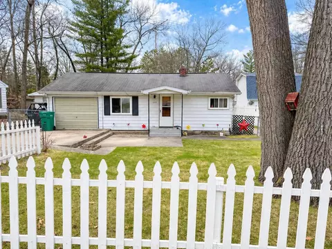 123 Maple Bluffs Ave, Prudenville, MI 48651
