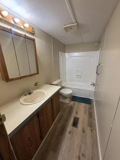 Bath - 1744 Compton Ct, Grawn, MI 49637 photo 2 of 3