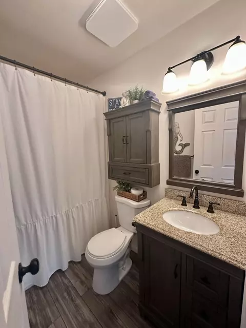 Bath - 2533 Santee Dr, Roscommon, MI 48653 photo 2 of 3
