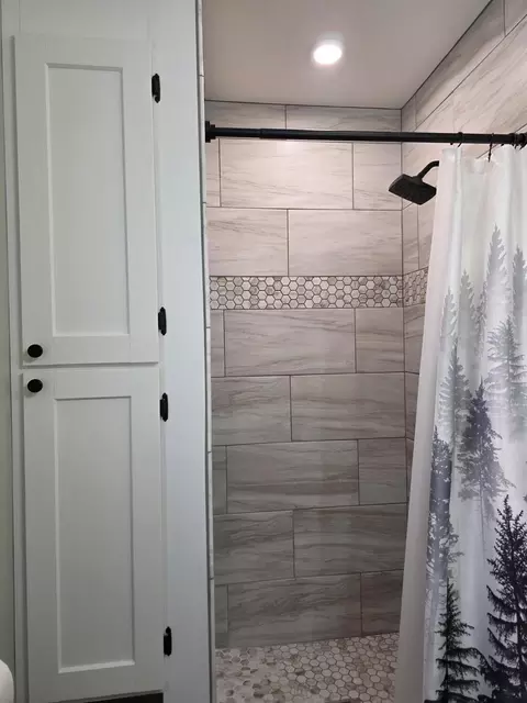 Bath - 4900 Helen Dr, Grayling, MI 49738 photo 2 of 6
