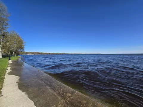 7571 E Houghton Lake Dr #8, Houghton Lake, MI 48629