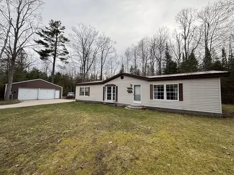 14200 Scenic Ct, Cheboygan, MI 49721
