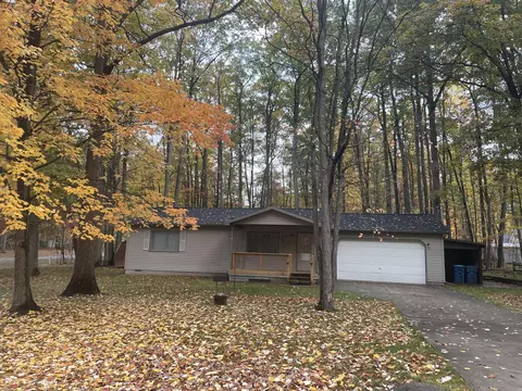 804 Ridgedale Dr, Roscommon, MI 48653