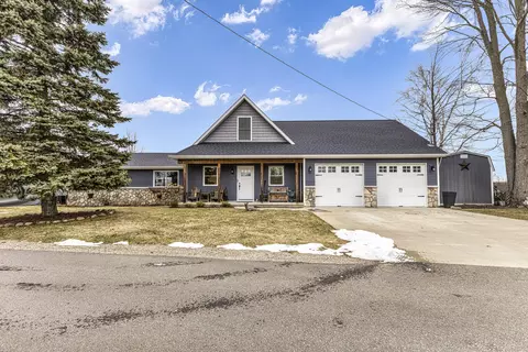 115 Miami Dr, Houghton Lake, MI 48629