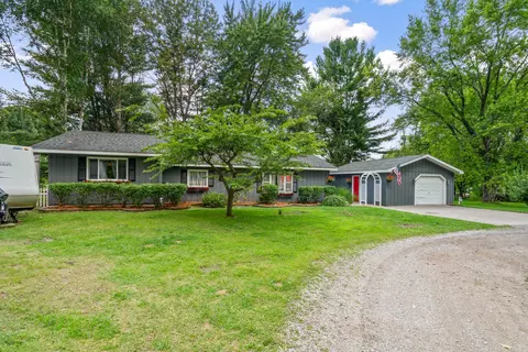 1916 Trembley Dr, Indian River, MI 49749