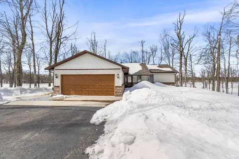 636 Woodside Ln, Gaylord, MI 49735