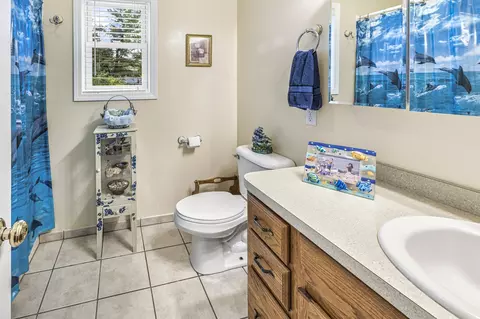 Bath - 3396 Lansing Rd, Roscommon, MI 48653 photo 2 of 3