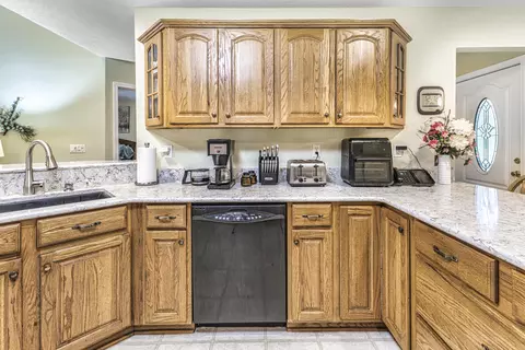 Kitchen - 3396 Lansing Rd, Roscommon, MI 48653 photo 2 of 5