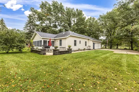 Exterior - 3396 Lansing Rd, Roscommon, MI 48653 photo 7 of 25