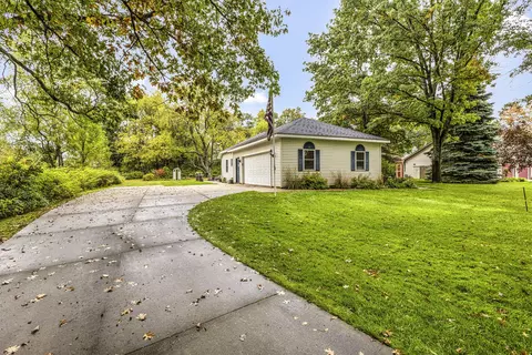 Exterior - 3396 Lansing Rd, Roscommon, MI 48653 photo 3 of 25