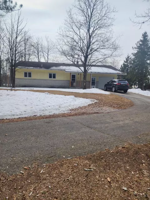 1090 Oakridge Dr, Alpena, MI 49707