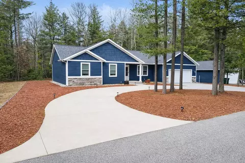 306 White Fawn Ct, Prudenville, MI 48651