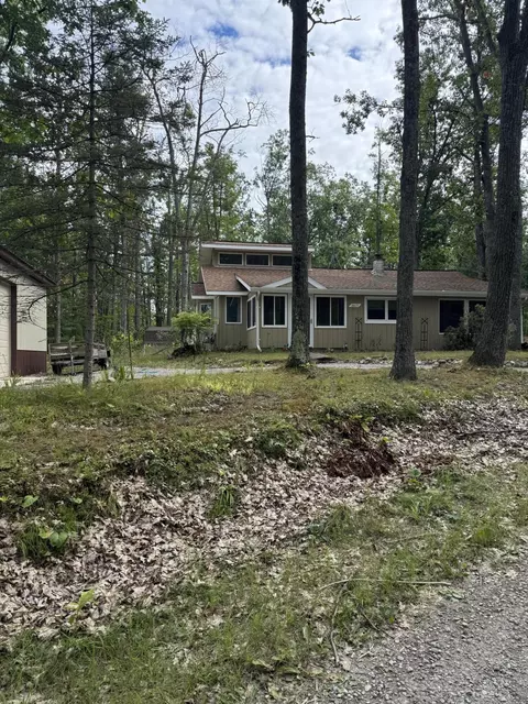 6615 Bainter Dr, Johannesburg, MI 49751