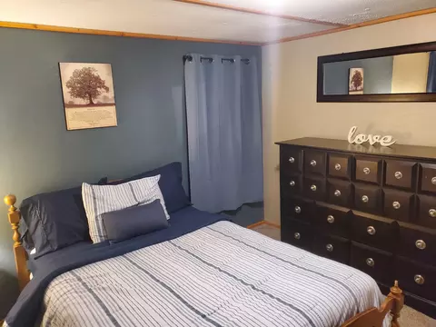 Bedroom - 208 Crestwood Dr, Grayling, MI 49738 photo 4 of 5
