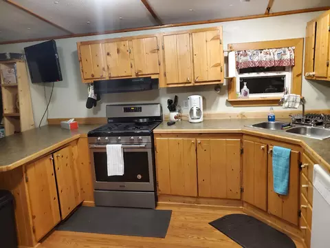 Kitchen - 208 Crestwood Dr, Grayling, MI 49738 photo 2 of 4