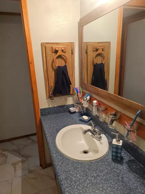 Bath - 208 Crestwood Dr, Grayling, MI 49738 photo 1 of 2