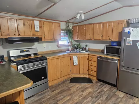 Kitchen - 208 Crestwood Dr, Grayling, MI 49738 photo 1 of 4