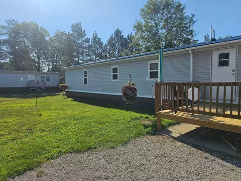 208 Crestwood Dr, Grayling, MI 49738