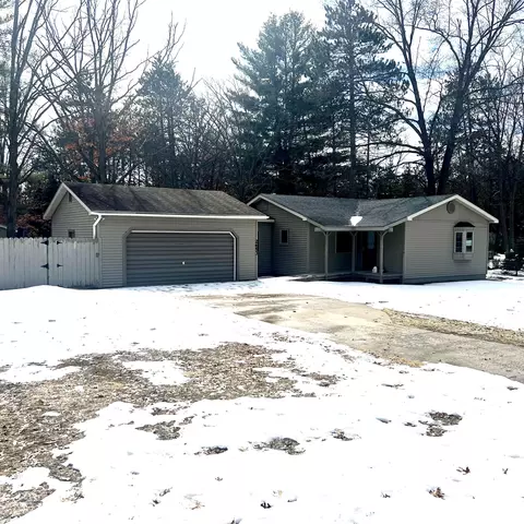 2653 Candlewood Dr, Roscommon, MI 48653