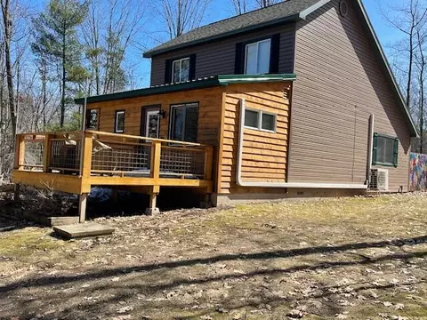 105 Glenhurst Dr, Roscommon, MI 48653